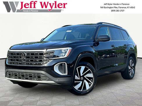 Used 2025 Volkswagen Atlas SE FWD image 1