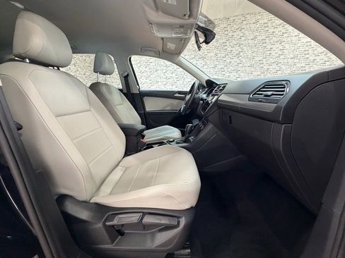 Used 2020 Volkswagen Tiguan SE image 9