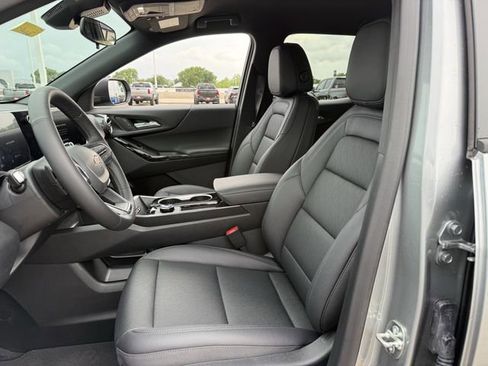 New 2026 Chevrolet Equinox LT w/ Convenience Package II FWD image 23