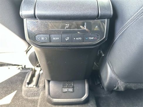 Used 2024 Toyota Highlander XLE image 17