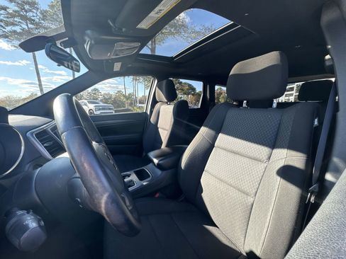 Used 2020 Jeep Grand Cherokee Laredo image 27