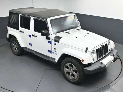 Used 2016 Jeep Wrangler Unlimited Sahara w/ Connectivity Group image 32