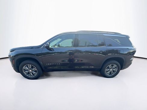 Used 2025 Chevrolet Traverse LT FWD image 2