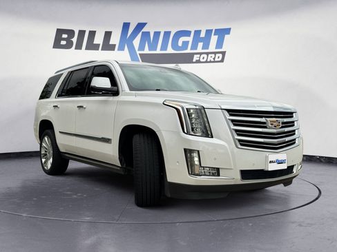 Used 2018 Cadillac Escalade Platinum AWD/4WD image 7