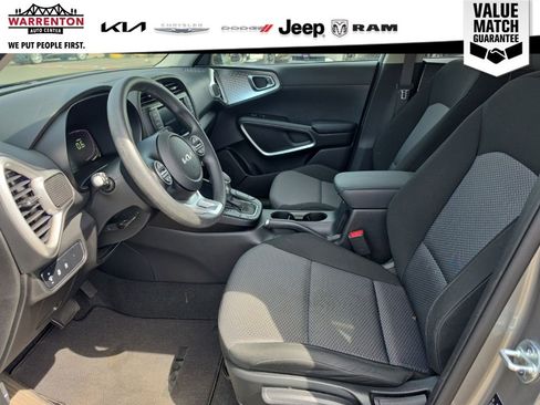 Used 2023 Kia Soul LX w/ LX Technology Package FWD image 8