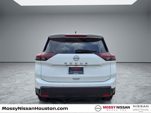 Used 2025 Nissan Rogue S image 6