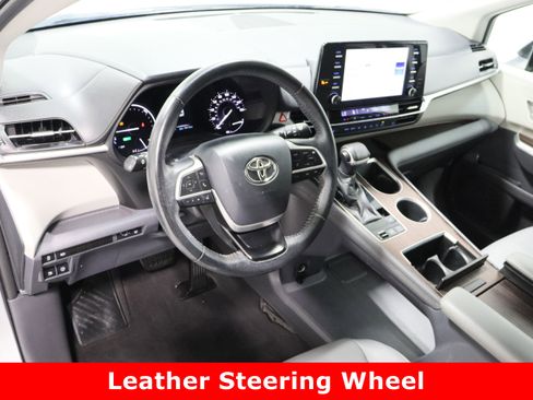 Certified 2021 Toyota Sienna XLE image 13