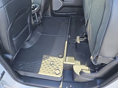 New 2026 RAM 1500 Laramie AWD/4WD image 32