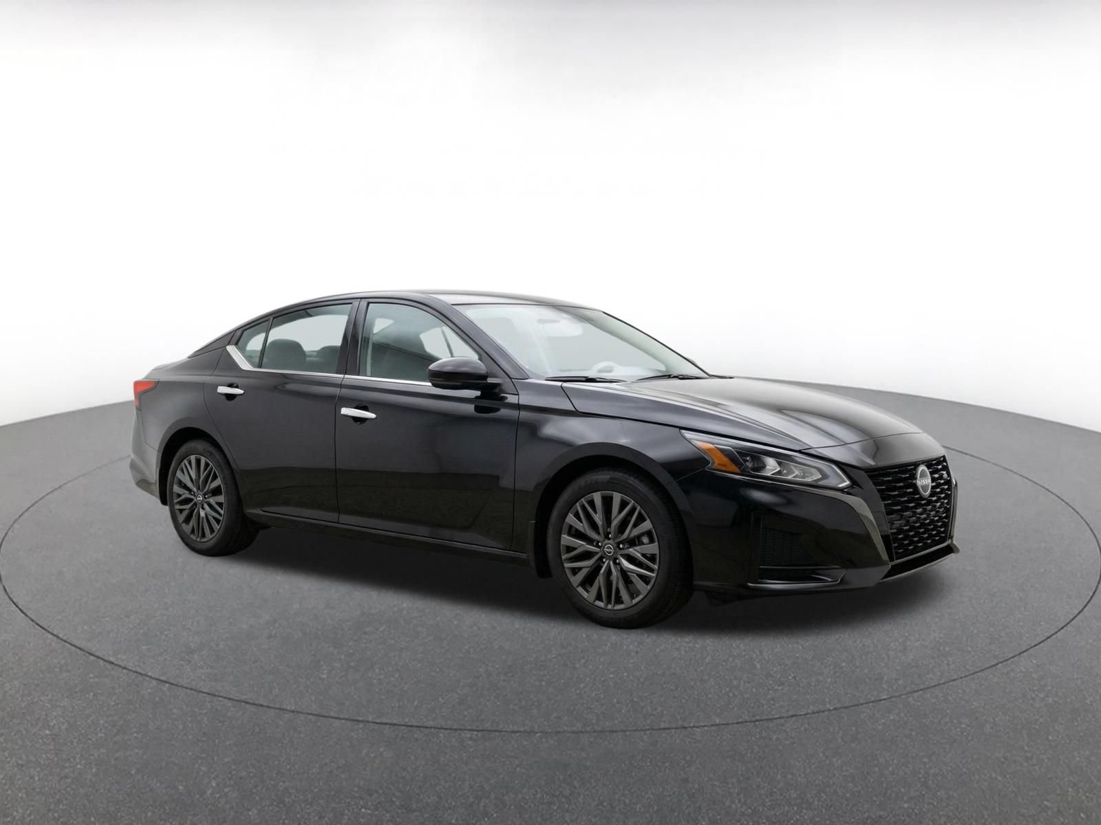 Used 2025 Nissan Altima 2.5 SV FWD image 2