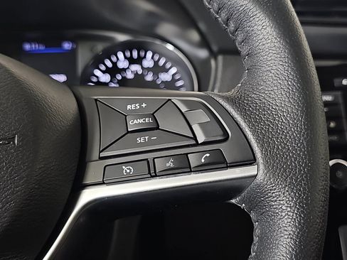 Used 2020 Nissan Rogue SV FWD image 18