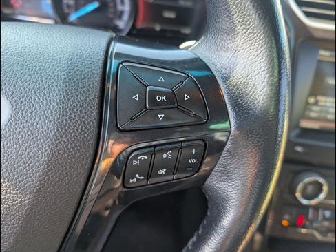 Used 2016 Ford Explorer XLT w/ Equipment Group 202A image 7