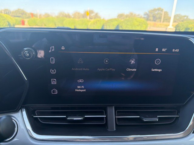 Used 2025 Chevrolet Trax LT FWD image 8