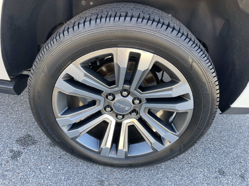 Used 2019 GMC Yukon Denali w/ Denali Ultimate Package AWD/4WD image 9