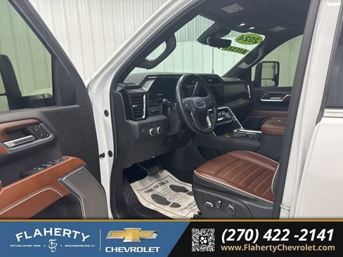 Used 2024 GMC Sierra 3500 Denali Ultimate image 9