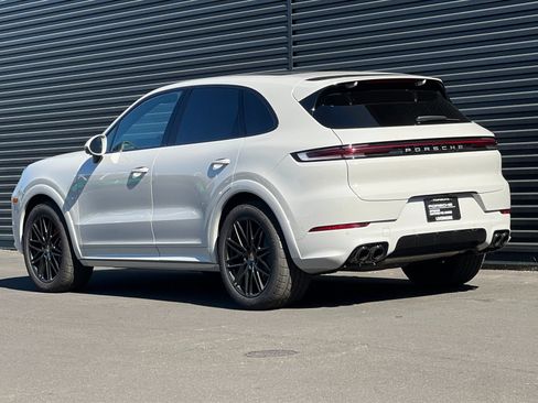 Certified 2026 Porsche Cayenne S AWD/4WD image 4