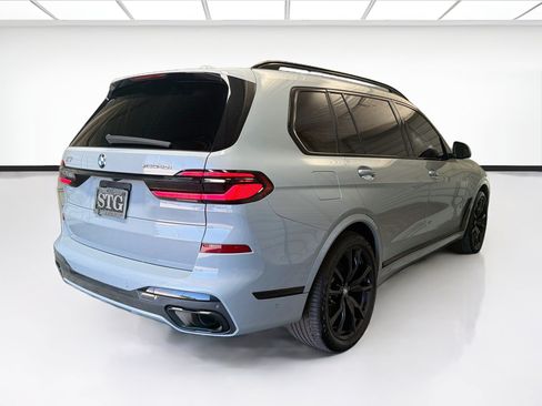 Used 2024 BMW X7 xDrive40i w/ M Sport Package AWD/4WD image 4