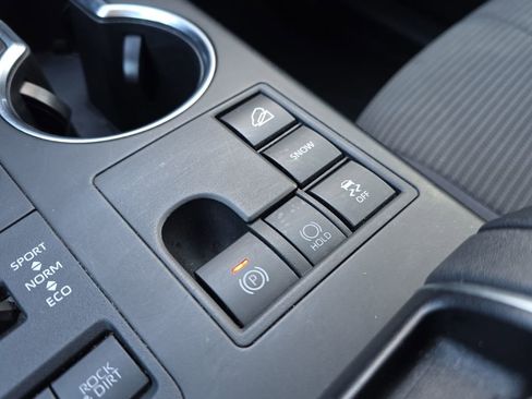 Used 2024 Toyota Highlander LE image 26