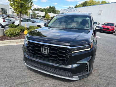 Used 2025 Honda Pilot Elite image 4