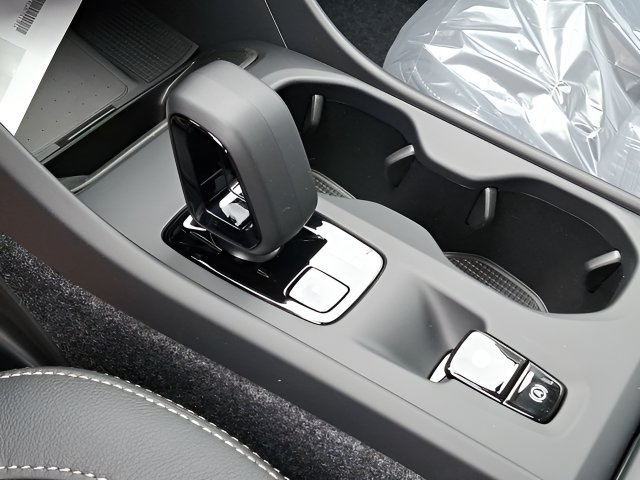 New 2026 Volvo XC40 B5 Core w/ Climate Package AWD/4WD image 6