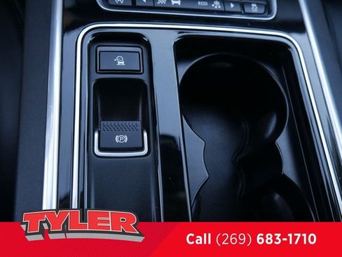 Used 2017 Jaguar XF Premium image 33