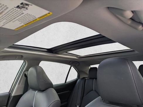 Used 2018 Toyota Camry XSE image 15