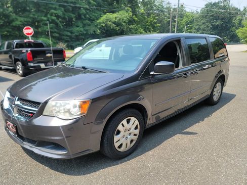 Used 2017 Dodge Grand Caravan SE FWD image 4