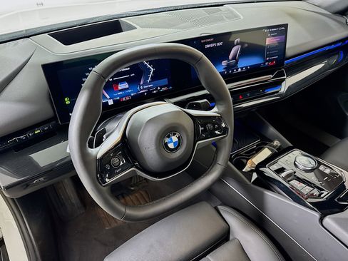 Used 2025 BMW 530i xDrive xDrive w/Navigation,Leather,Su image 24