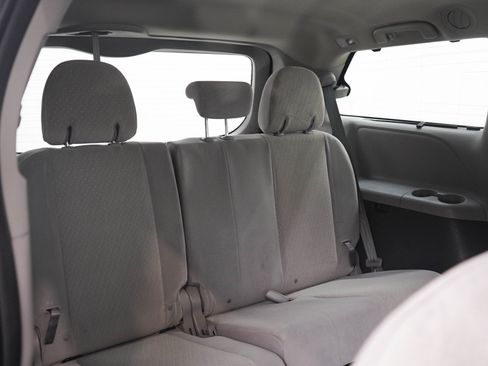 Used 2020 Toyota Sienna LE AWD/4WD image 12