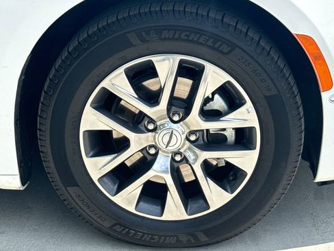 Used 2022 Chrysler Pacifica Pinnacle FWD image 11