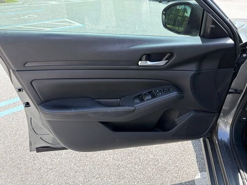 Used 2024 Nissan Altima 2.5 SV FWD image 13