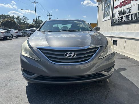 Used 2011 Hyundai Sonata GLS FWD image 2