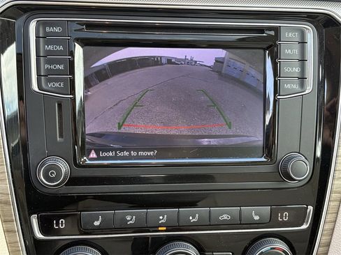 Used 2016 Volkswagen Passat 1.8T SE image 19