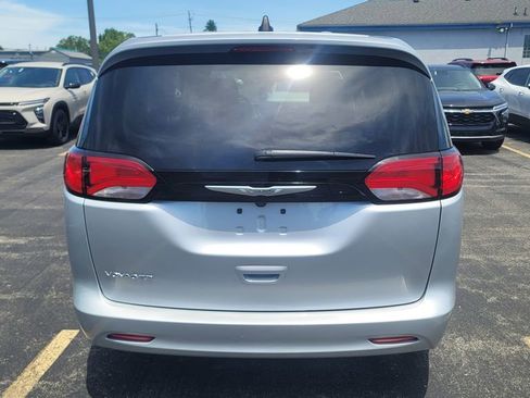 Used 2023 Chrysler Voyager LX FWD image 5