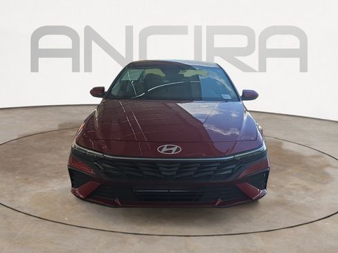 Used 2025 Hyundai Elantra SE FWD image 3