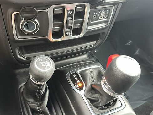 Used 2025 Jeep Wrangler Unlimited Sahara w/ Safety Group AWD/4WD image 24
