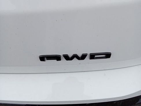 Used 2024 GMC Terrain SLT w/ Elevation Edition image 5