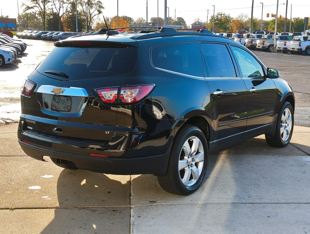 Used 2017 Chevrolet Traverse LT w/ Style and Technology Package FWD image 5