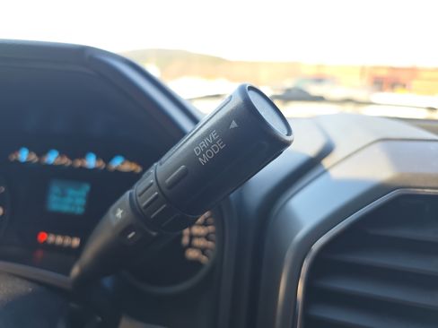 Used 2018 Ford F150 XLT w/ XTR Package image 27