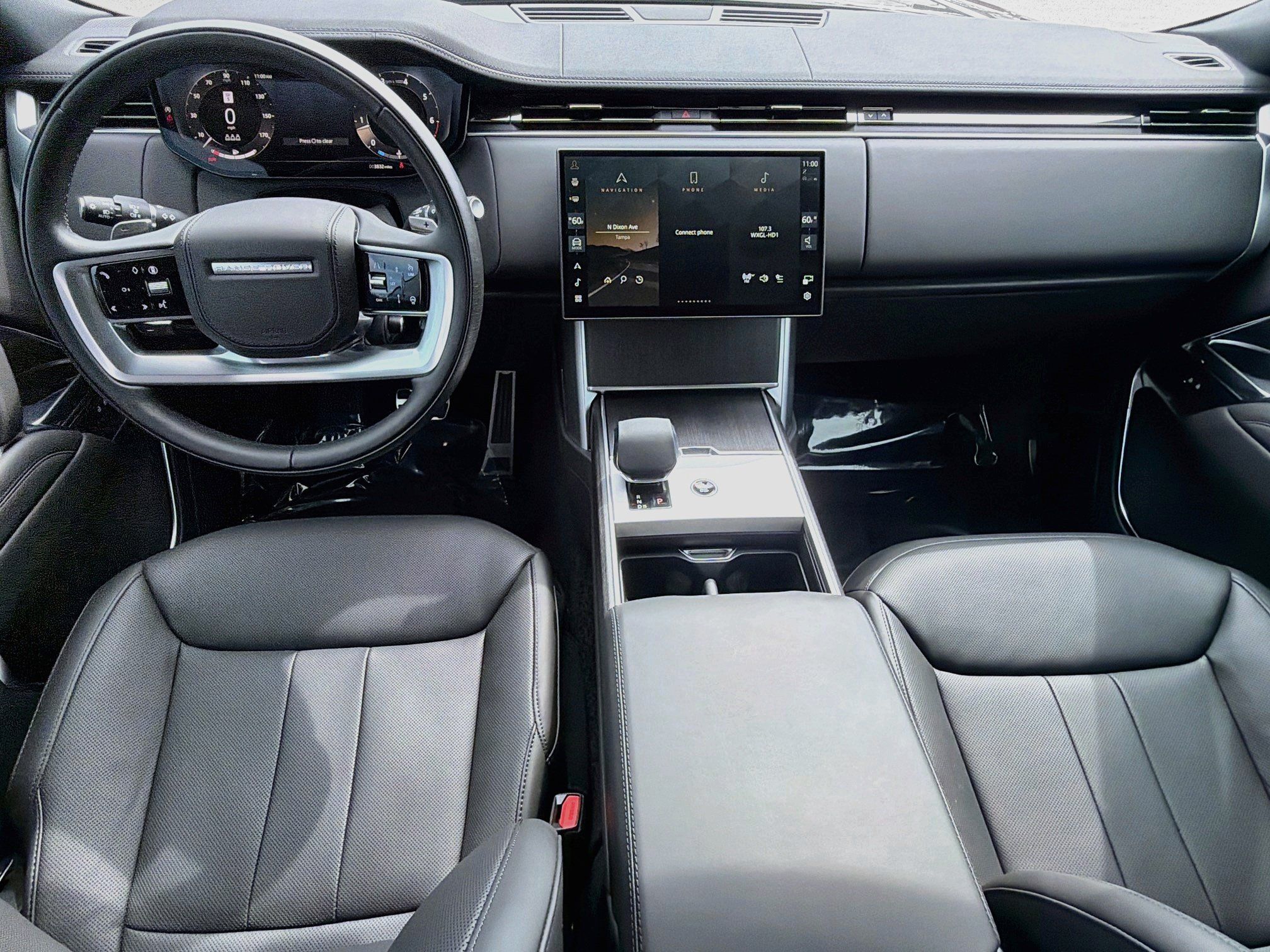 Used 2026 Land Rover Range Rover SE AWD/4WD image 17