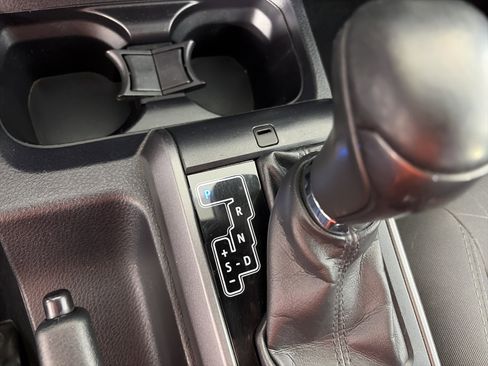 Used 2017 Toyota Tacoma TRD Sport AWD/4WD image 24