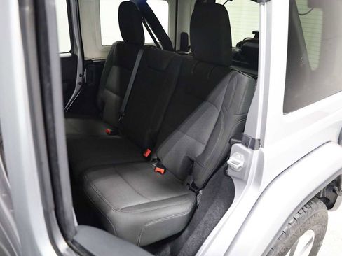 Used 2019 Jeep Wrangler Unlimited Sahara image 33