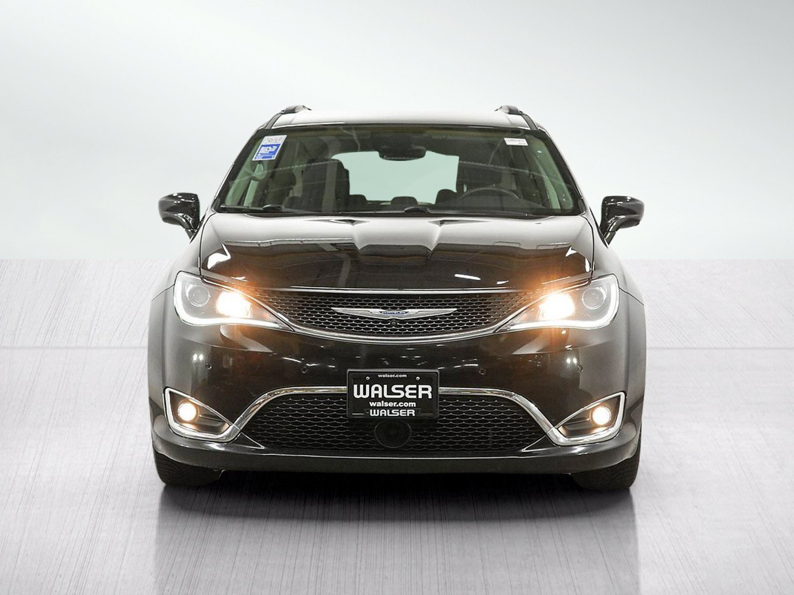 Used 2017 Chrysler Pacifica Touring-L Plus w/ Advanced Safetytec Group FWD image 8