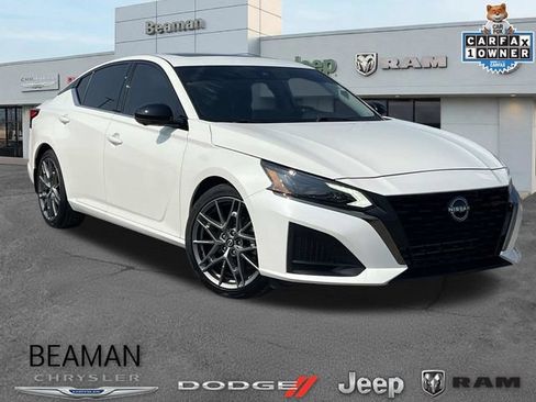 Used 2023 Nissan Altima 2.0 SR FWD image 1