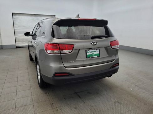 Used 2018 Kia Sorento LX image 6