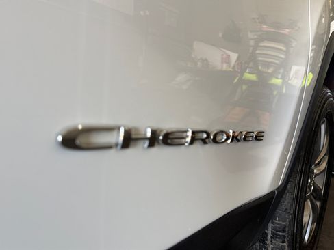 Certified 2021 Jeep Cherokee Latitude Lux w/ Comfort/Convenience Group AWD/4WD image 33