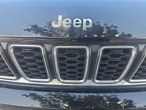 Used 2023 Jeep Grand Cherokee L Laredo AWD/4WD image 11