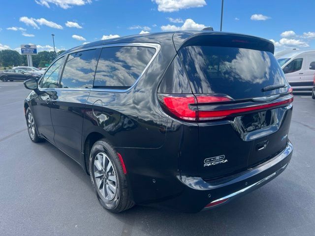 Used 2022 Chrysler Pacifica Touring-L w/ Uconnect Theater Family Group FWD image 5