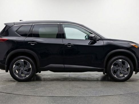 Used 2025 Nissan Rogue SV AWD/4WD image 11
