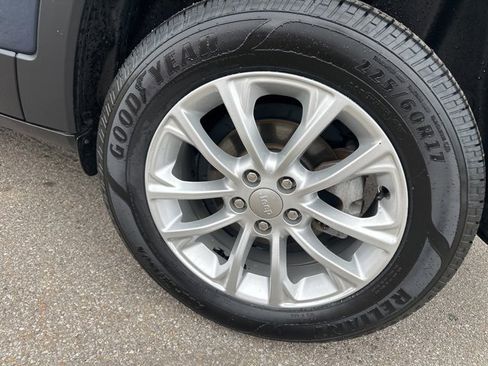 Used 2020 Jeep Cherokee Latitude w/ Cold Weather Group image 23