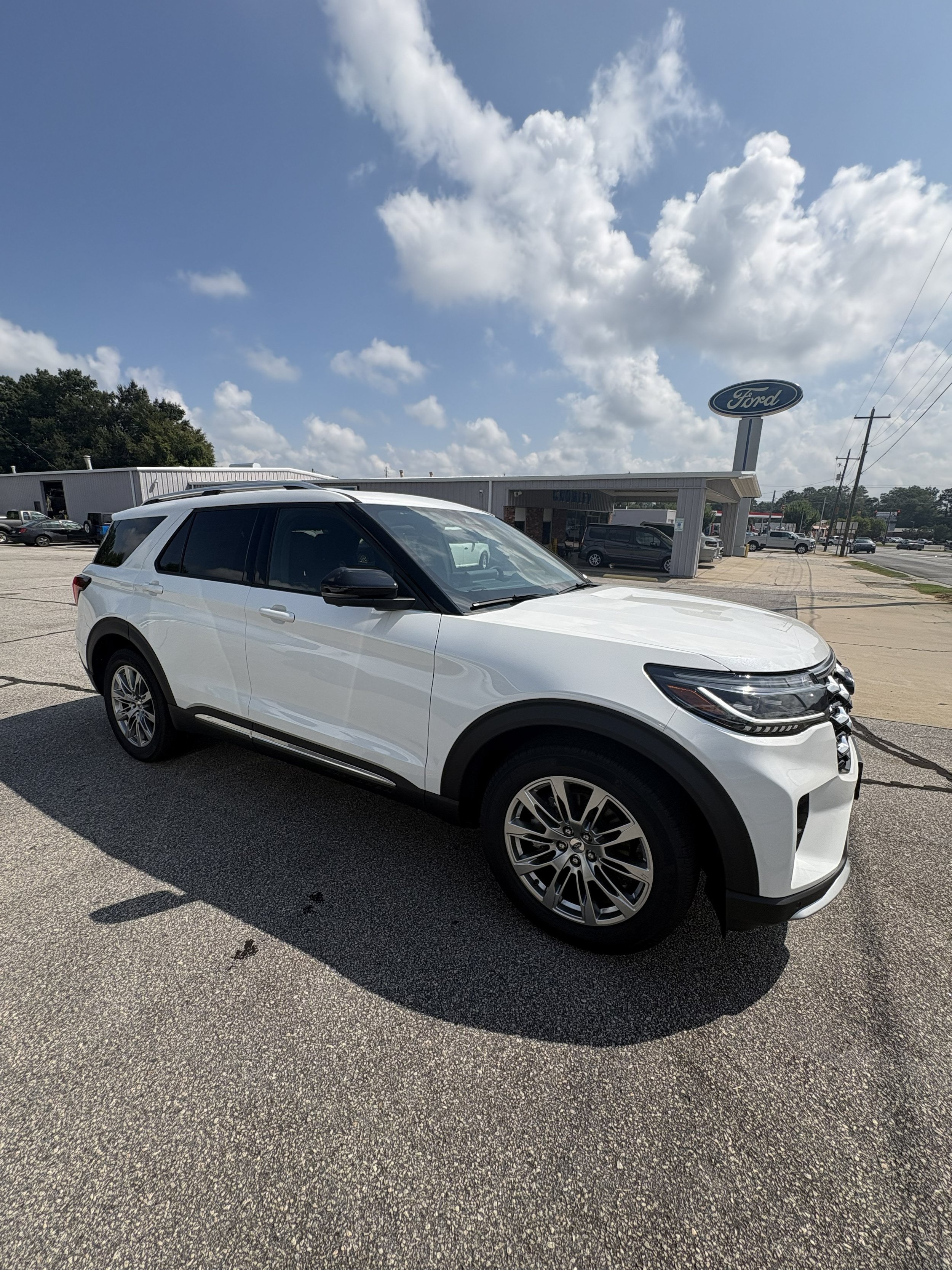 New 2026 Ford Explorer Platinum RWD image 4